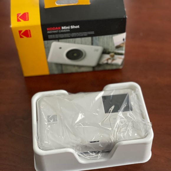 Brand new Kodak Instant Camera - Picture 3 of 5